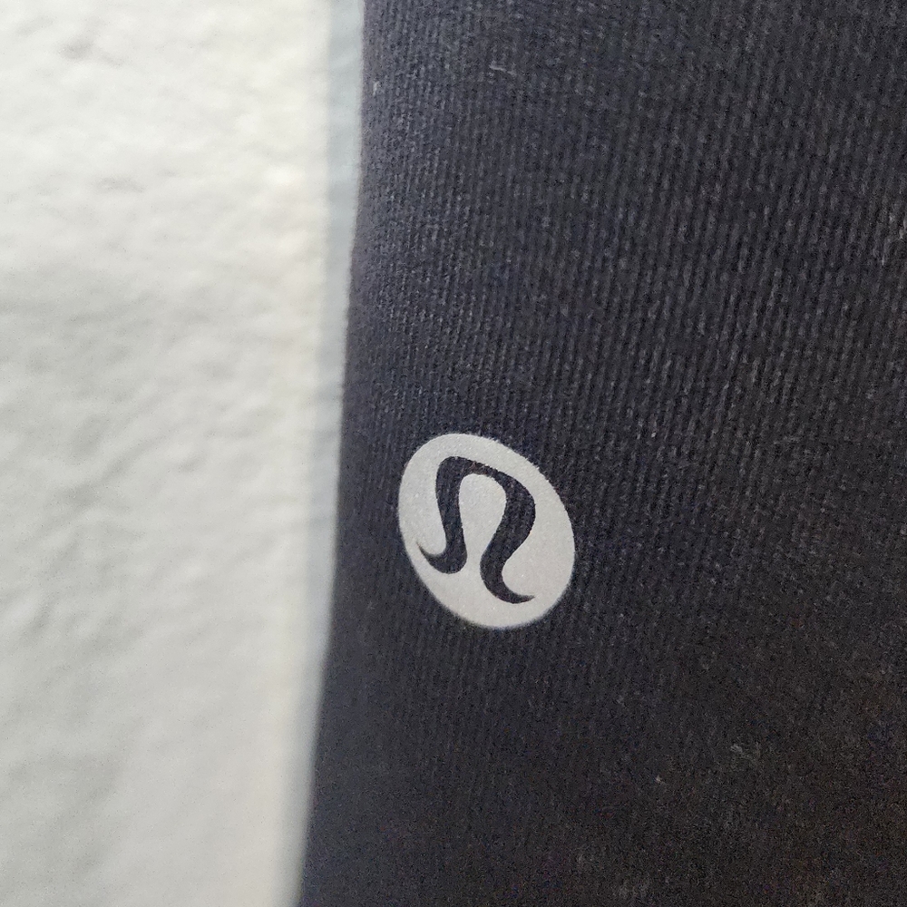 Lululemon athletica black leggings size 4 - Picture 2 of 4